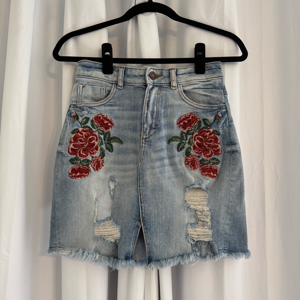 ZARA Z1975 Embroidered Rose Distressed Denim Mini Skirt Size Small